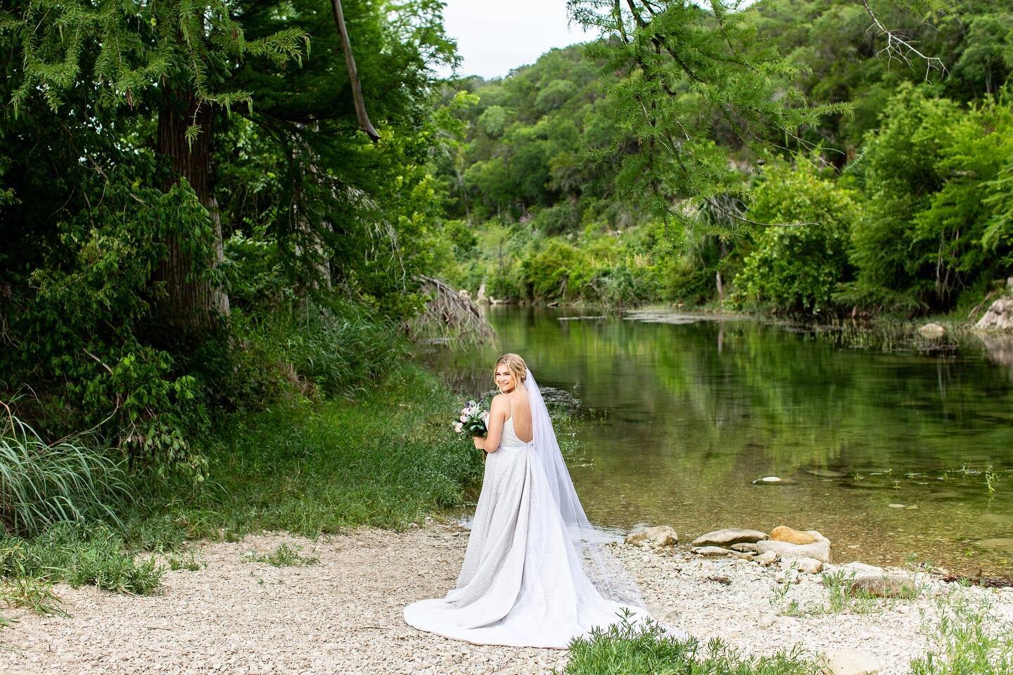  don&rsquo;t mind three post in one day when it&rsquo;s for one of my brides!!! So thankful @victoriiaaaaaa_hull trusted me with this whimsical location in Wimberley for her bridals! ✨

HMU: @primandpowder